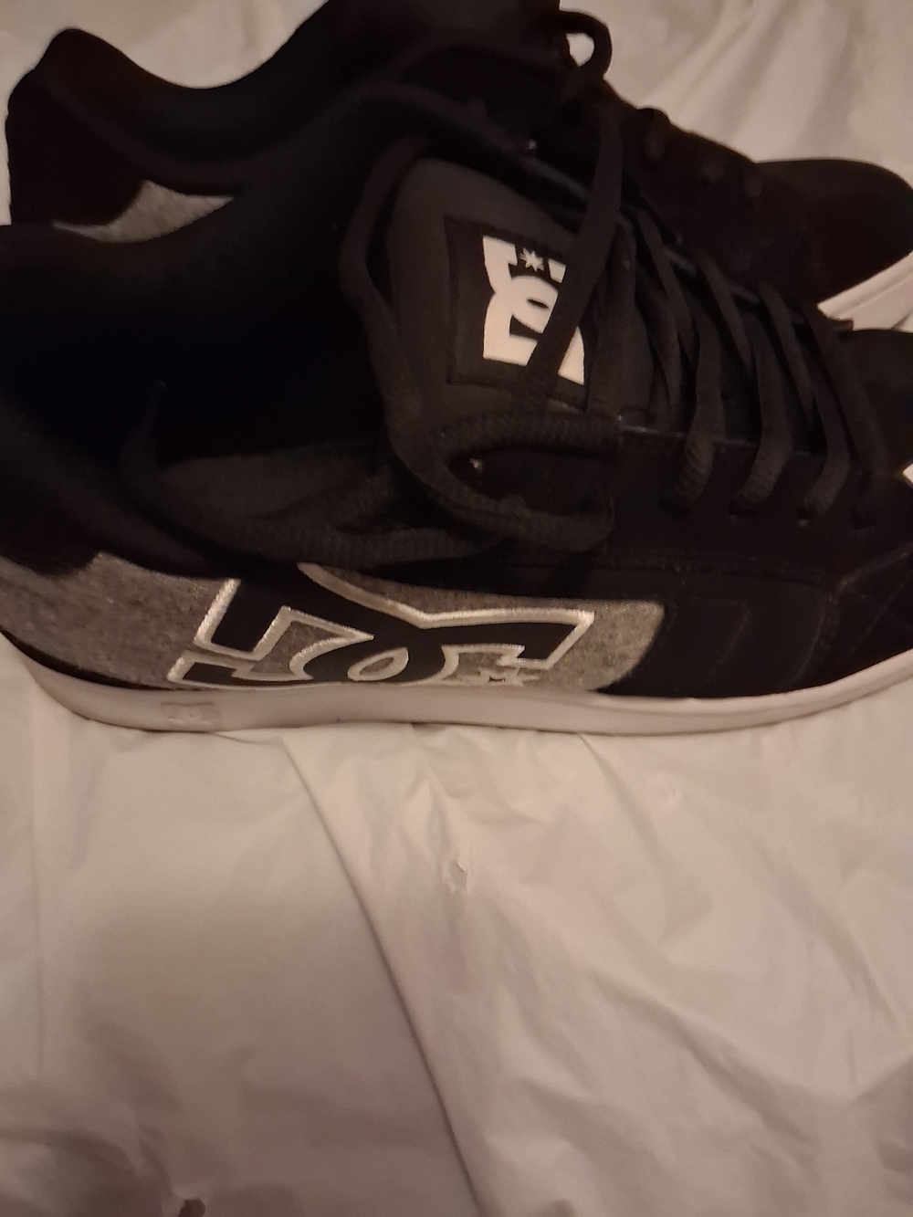 DC Shoes Men’s Black and Gray Skate Sneakers - Picture 7 of 10